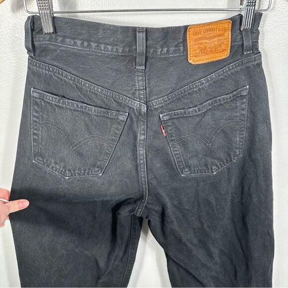 Levi's Black Ankle Cropped Denim Jeans Frayed Hem Size 25 Button-Fly Relaxed Fit - Picture 6 of 16